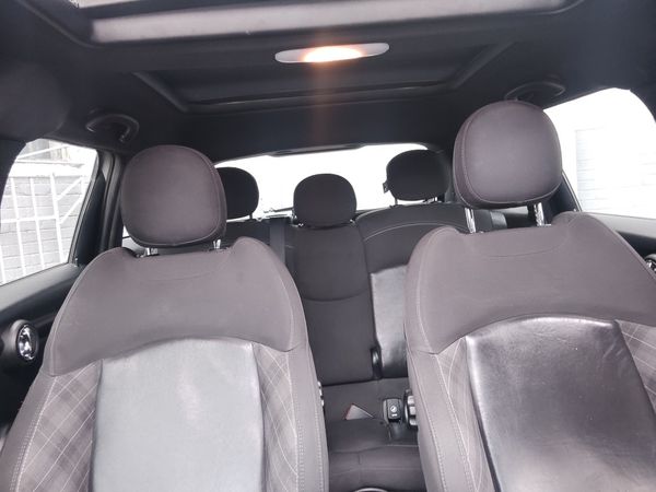 2017-MINI-Hatch-One-15T-5-dr-Auto image:30