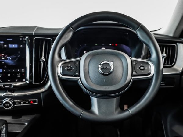 2025-Volvo-XC60-B5-Momentum-Geartronic-AWD image:10