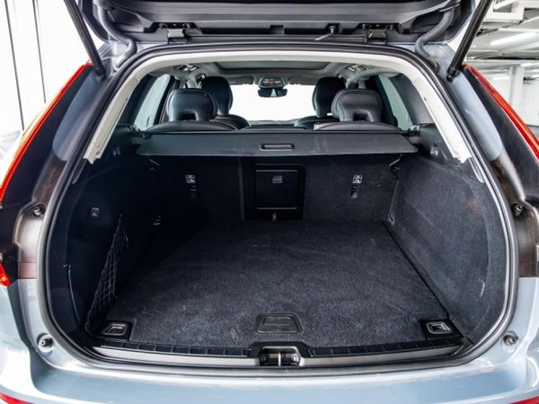 2025-Volvo-XC60-B5-Momentum-Geartronic-AWD image:13