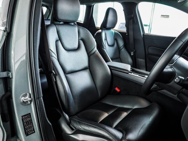 2025-Volvo-XC60-B5-Momentum-Geartronic-AWD image:17