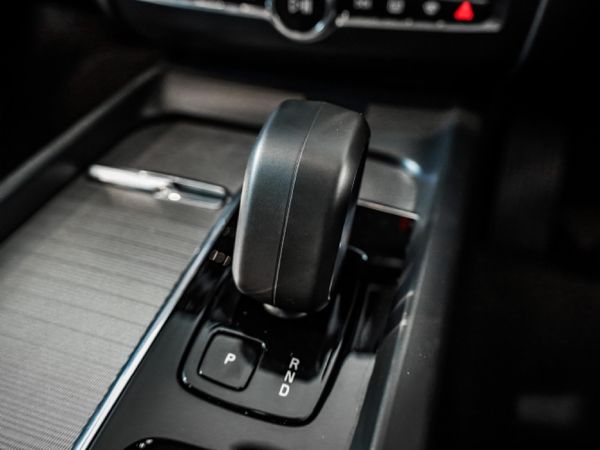 2025-Volvo-XC60-B5-Momentum-Geartronic-AWD image:18