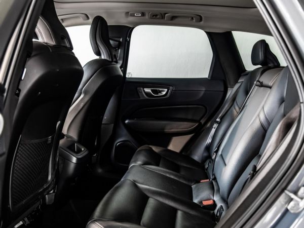 2025-Volvo-XC60-B5-Momentum-Geartronic-AWD image:24