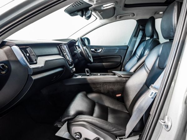 2025-Volvo-XC60-B5-Momentum-Geartronic-AWD image:4