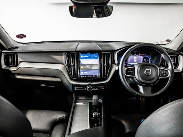 2025-Volvo-XC60-B5-Momentum-Geartronic-AWD image:5