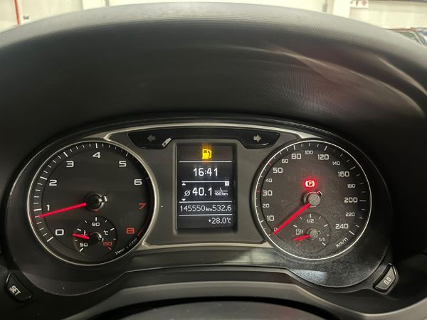 2012-Audi-A1-Sportback-12-TFSI-Attraction image:10