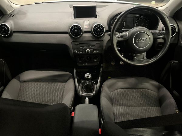 2012-Audi-A1-Sportback-12-TFSI-Attraction image:11
