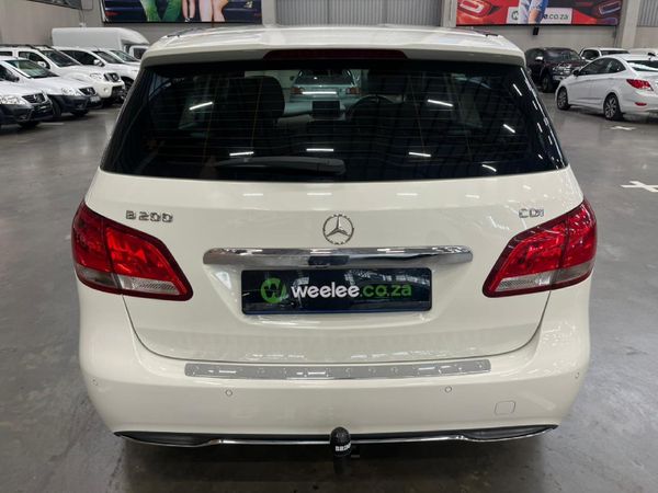 2015-Mercedes-Benz-B-Class-B-200-CDI-Auto image:3
