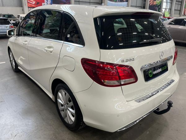 2015-Mercedes-Benz-B-Class-B-200-CDI-Auto image:4
