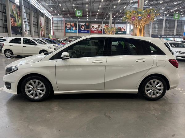 2015-Mercedes-Benz-B-Class-B-200-CDI-Auto image:5