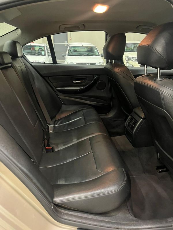 2014-BMW-3-Series-320d-Sport-Auto image:11
