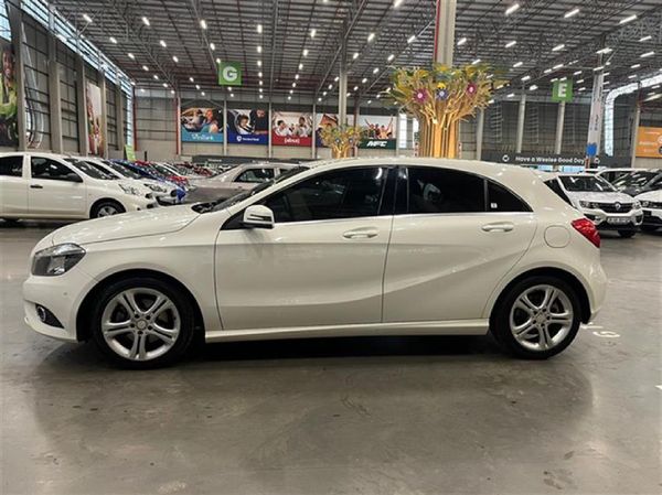 2015-Mercedes-Benz-A-Class-A-220-CDI-BE-Auto image:5