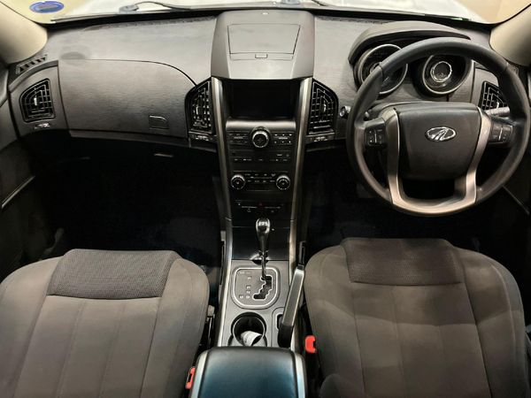 2022-Mahindra-XUV-500-22D-mHawk-7-seat-W6-Auto image:9