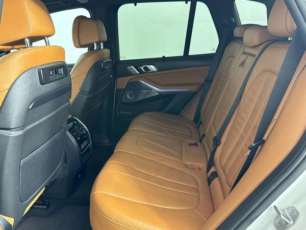 2020-BMW-X5-M50d image:3