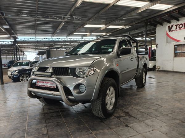 2009-Mitsubishi-Triton-32-DI-D-ClubCab-4x4-Single-Cab image:1