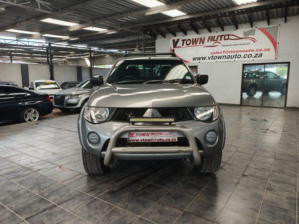 2009-Mitsubishi-Triton-32-DI-D-ClubCab-4x4-Single-Cab image:2