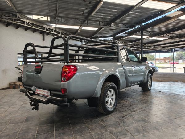 2009-Mitsubishi-Triton-32-DI-D-ClubCab-4x4-Single-Cab image:3
