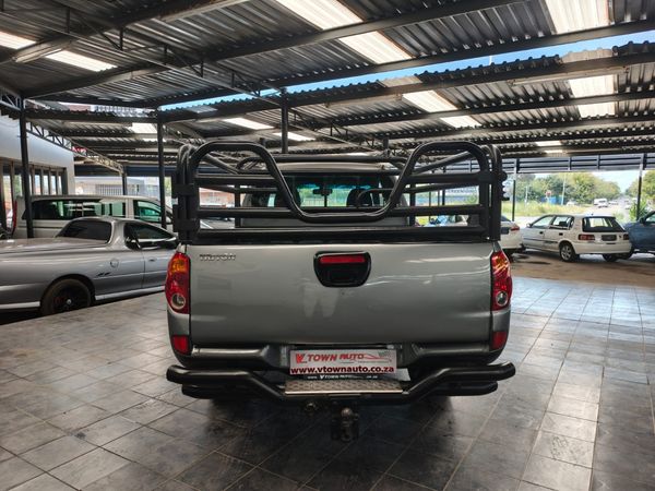 2009-Mitsubishi-Triton-32-DI-D-ClubCab-4x4-Single-Cab image:5