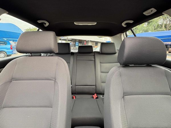 2006-Volkswagen-Golf-20-TDI-Sportline image:6
