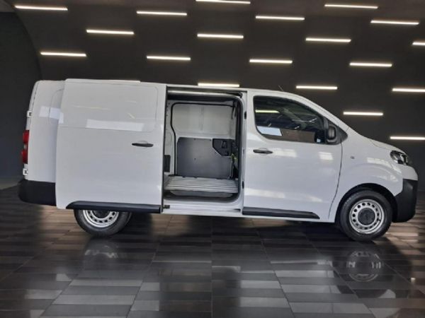 2023-Opel-Vivaro-Cargo-20-TD-Panel-Van image:14