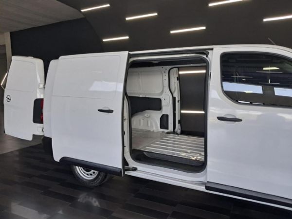 2023-Opel-Vivaro-Cargo-20-TD-Panel-Van image:16