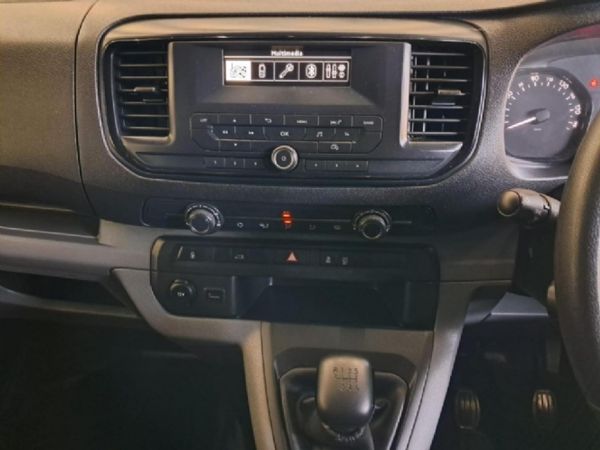 2023-Opel-Vivaro-Cargo-20-TD-Panel-Van image:25