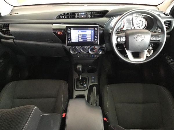 2025-Toyota-Hilux-24-GD-6-Raider-4x4-Auto-Double-Cab image:6