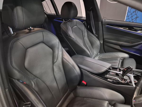 2023-BMW-5-Series-M550i-xDrive-Auto image:5