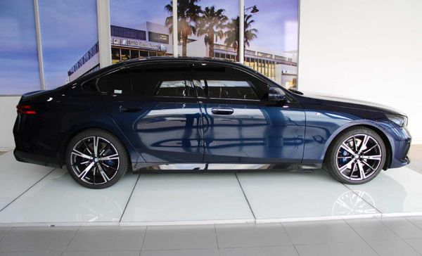 2025-BMW-5-Series-520d-M-Sport image:3
