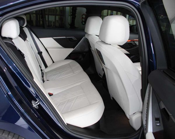 2025-BMW-5-Series-520d-M-Sport image:7