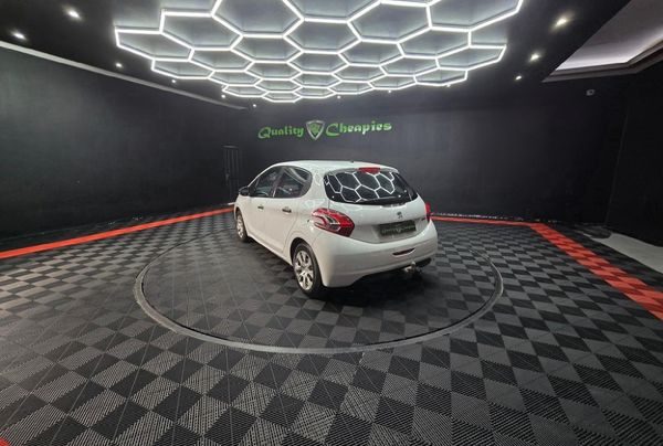 2014-Peugeot-208-12-VTi-Access-5-dr image:2
