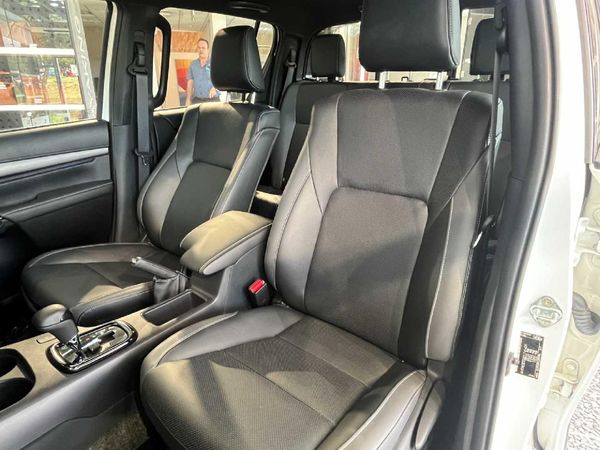 2026-Toyota-Hilux-28-GD-6-RB-Legend-RS-Auto-Double-Cab-mHev image:9