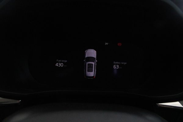 2025-Volvo-XC60-T8-Twin-Engine-Ultimate-Dark-AWD image:14
