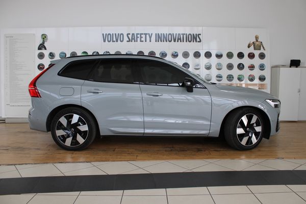 2025-Volvo-XC60-T8-Twin-Engine-Ultimate-Dark-AWD image:2