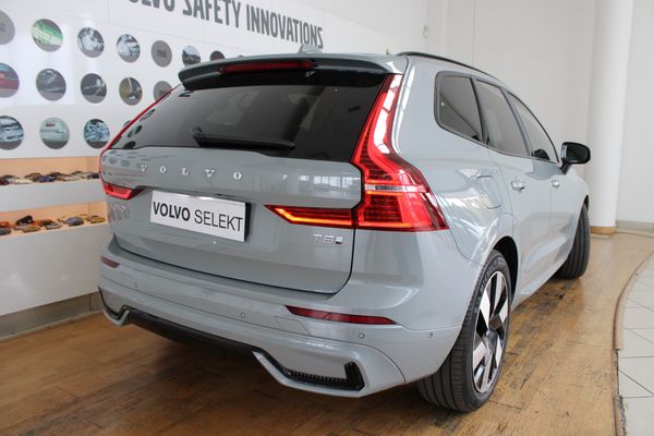 2025-Volvo-XC60-T8-Twin-Engine-Ultimate-Dark-AWD image:3
