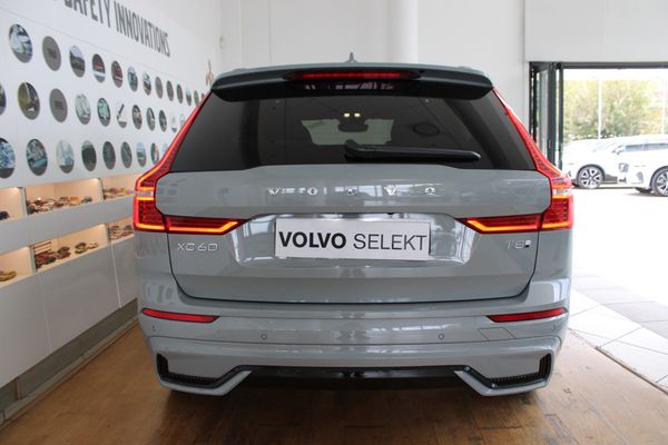 2025-Volvo-XC60-T8-Twin-Engine-Ultimate-Dark-AWD image:4