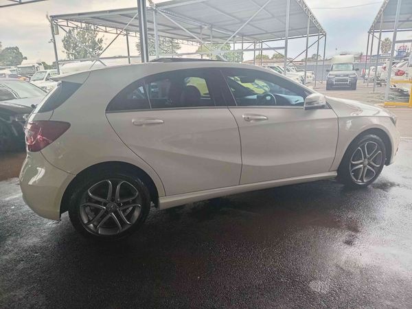 2016-Mercedes-Benz-A-Class-A-200d-Style-Auto image:3