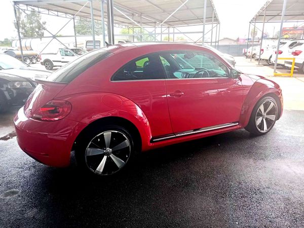 2014-Volkswagen-Beetle-14-TSI-Sport-Auto image:5