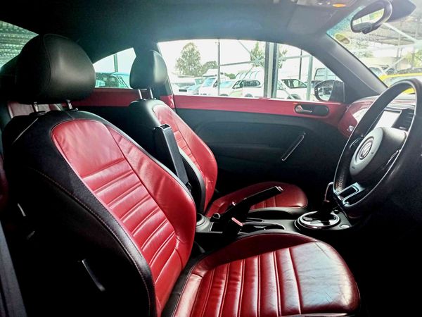 2014-Volkswagen-Beetle-14-TSI-Sport-Auto image:7