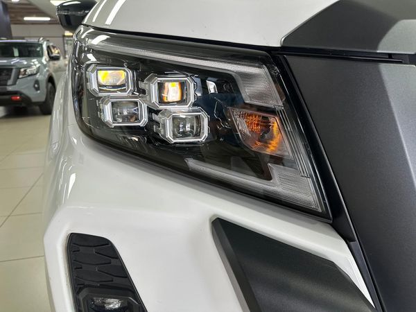 2025-Nissan-Navara-25DDTi-Stealth-Auto image:14