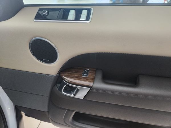 2020-Land-Rover-Range-Rover-Sport-30-D-SE-225kW image:12