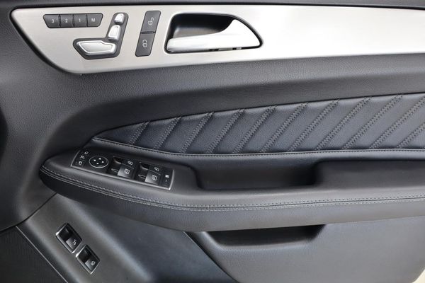 2017-Mercedes-Benz-GLE-350d-4Matic image:9