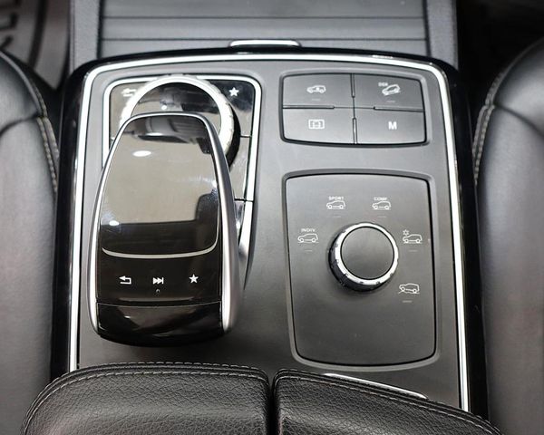 2017-Mercedes-Benz-GLE-350d-4Matic image:19