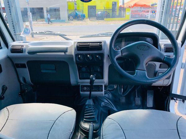 2022-Mahindra-Bolero-NEF-4x4-Double-Cab image:1
