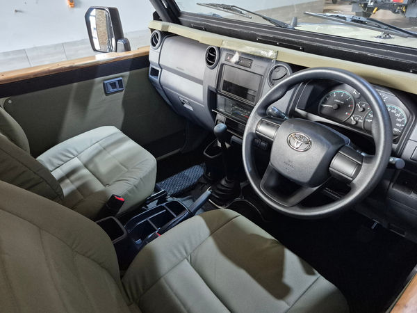 2026-Toyota-Land-Cruiser-79-42-D-Single-Cab image:12