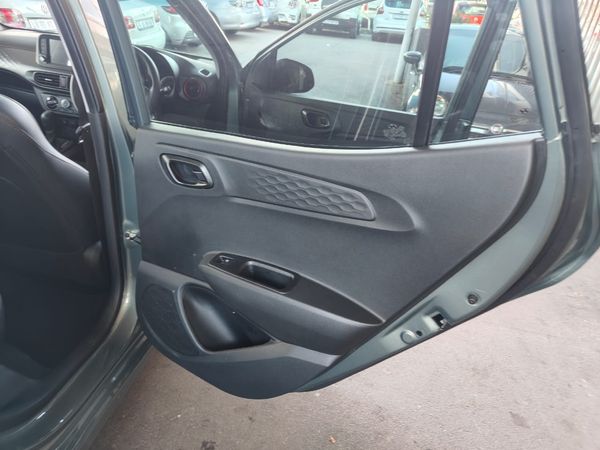 2025-Hyundai-Grand-i10-12-Fluid-Auto image:15