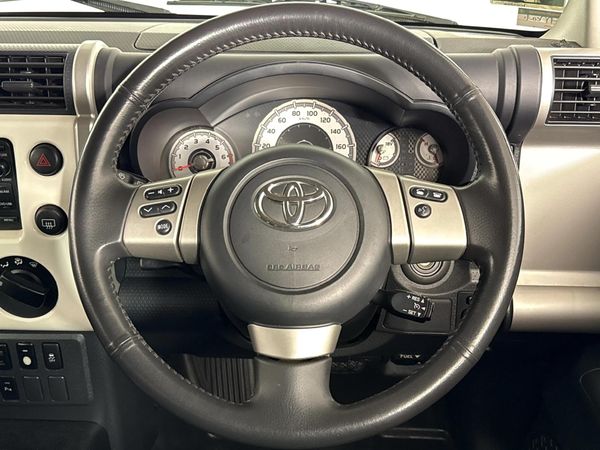 2017-Toyota-FJ-Cruiser-40-V6 image:10