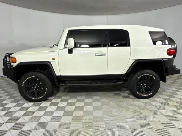 2017-Toyota-FJ-Cruiser-40-V6 image:17