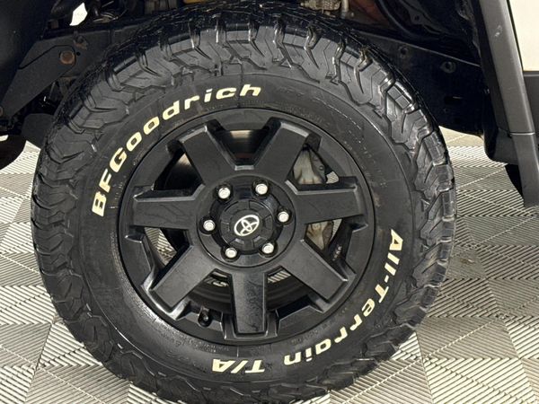 2017-Toyota-FJ-Cruiser-40-V6 image:3