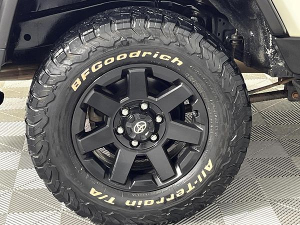 2017-Toyota-FJ-Cruiser-40-V6 image:6