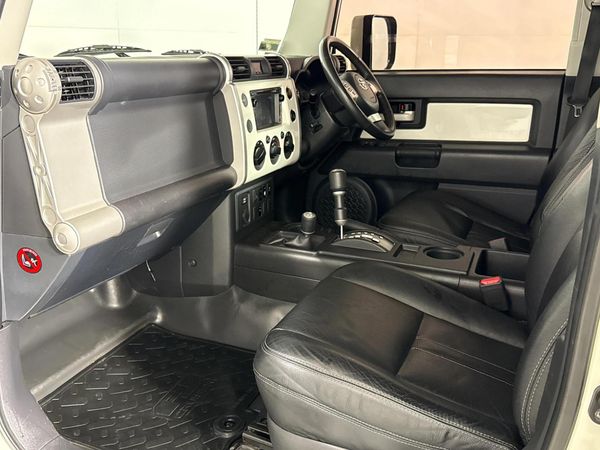 2017-Toyota-FJ-Cruiser-40-V6 image:7